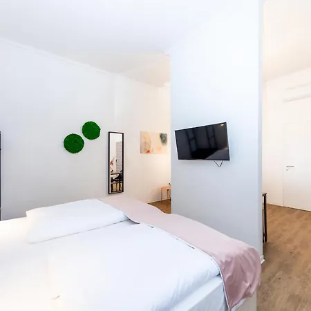 Adagio Downtown Rooms-2